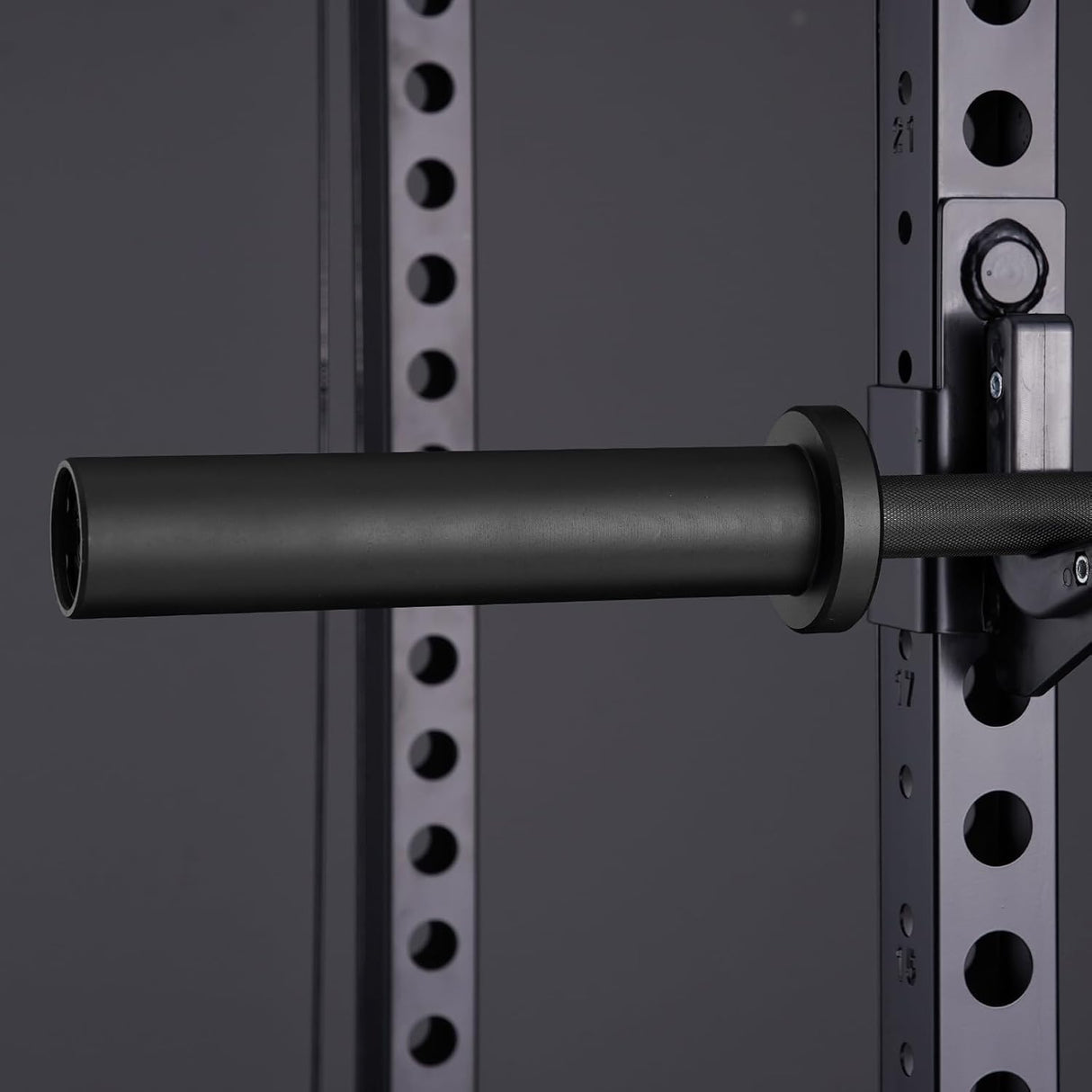 6FT and 7FT Olympic barbell bars with 2-inch sleeves, 28mm knurled shafts and rotating sleeves for home gym strength training