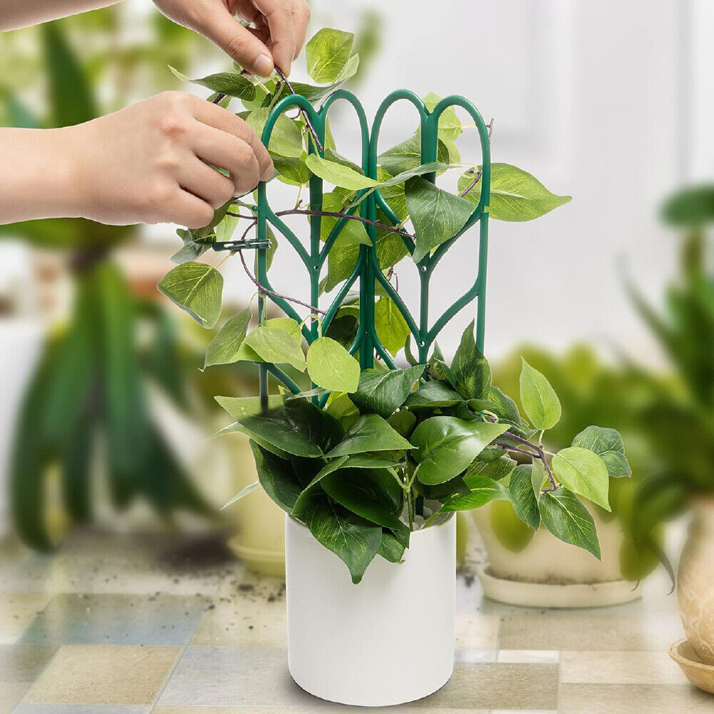 Green metal trellis for climbing indoor plants, leaf-shaped, rust-resistant, 35.5 cm high