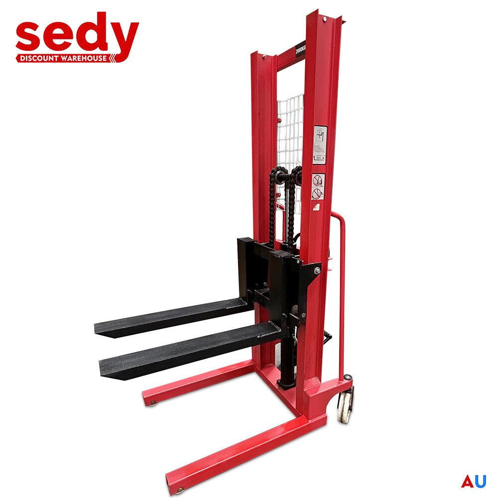 Manual hydraulic stacker lift truck with a 2000kg capacity and 1.6m lifting height, ideal for warehouse and industrial lifting tasks.