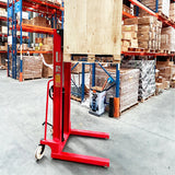  Manual hydraulic stacker lift truck with a 2000kg capacity and 1.6m lifting height, ideal for warehouse and industrial lifting tasks.