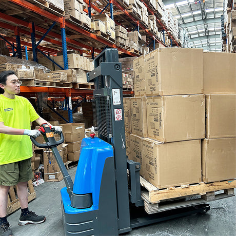 Battery-powered walkie stacker with 2.5m lift height and 1500kg load capacity. Ideal for efficient material handling in warehouses, featuring ergonomic design, easy maneuverability, and high lifting performance.